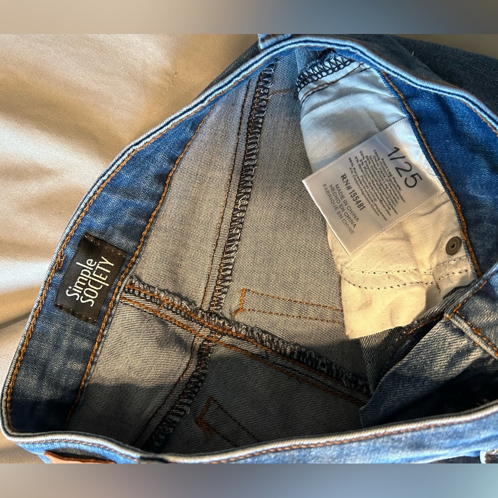 Distressed jeans - Picture 5 of 6